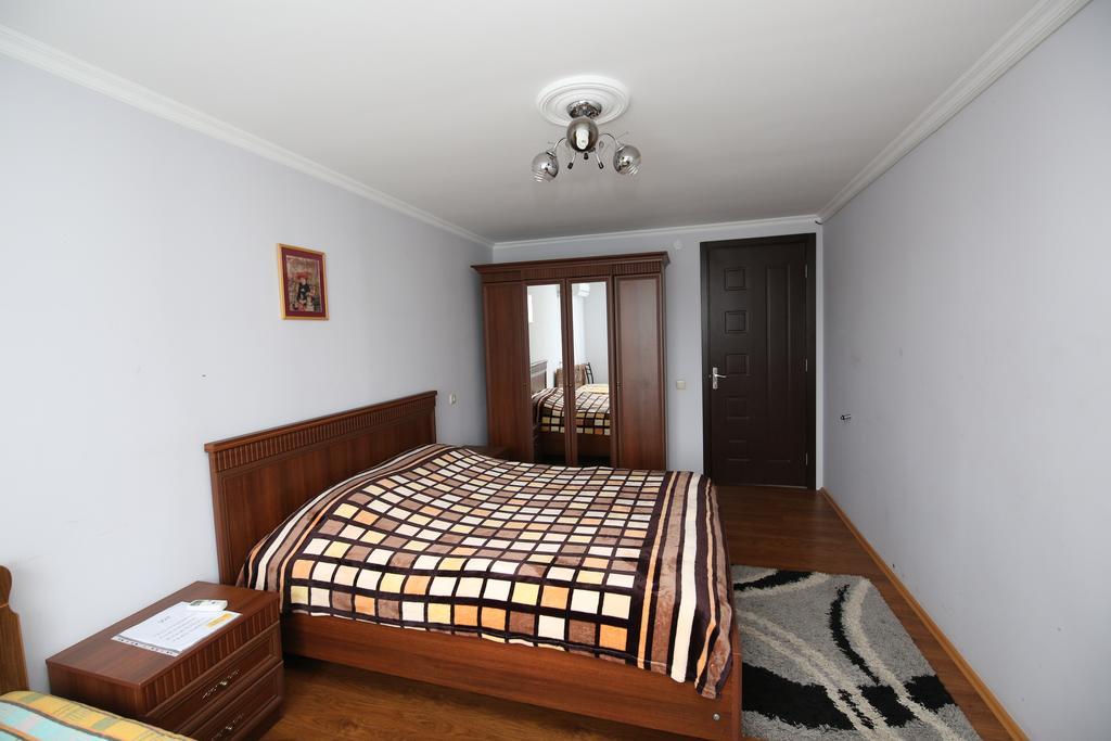 Guest House Green House Zugdidi Extérieur photo